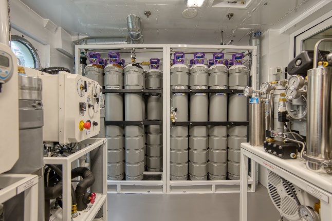 Gas storage cylinders, valves and pipework in Draak’s technical compartment